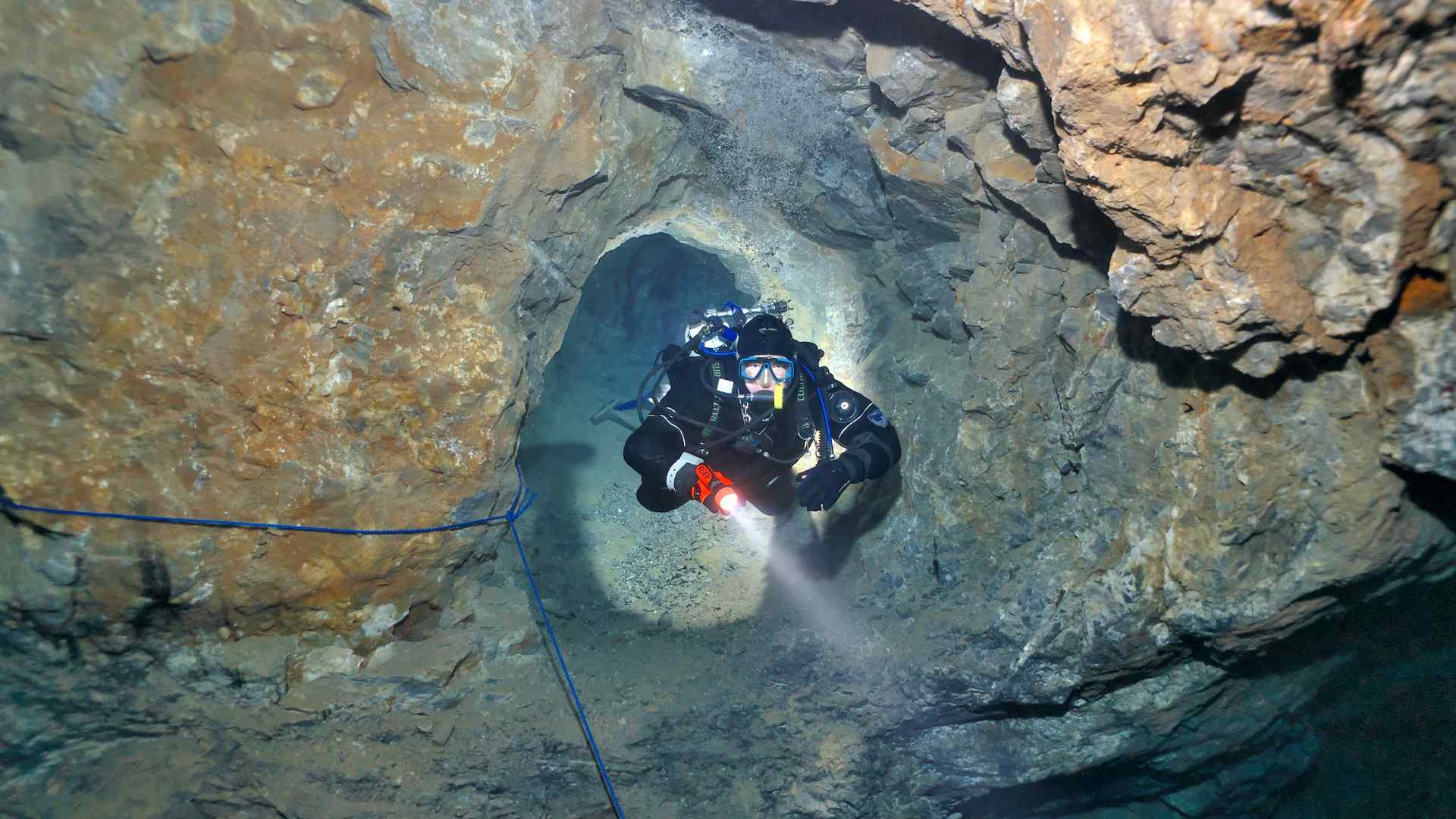 Full Cave (2)
